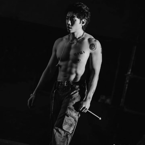 美女被捅的不停
